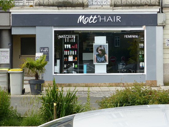 Enseigne Lumineuse Commerce Coiffeur Chateaubriant